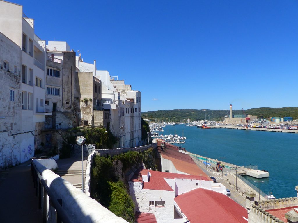 Vue sur la vieille ville et le port. ©EliseChevillard