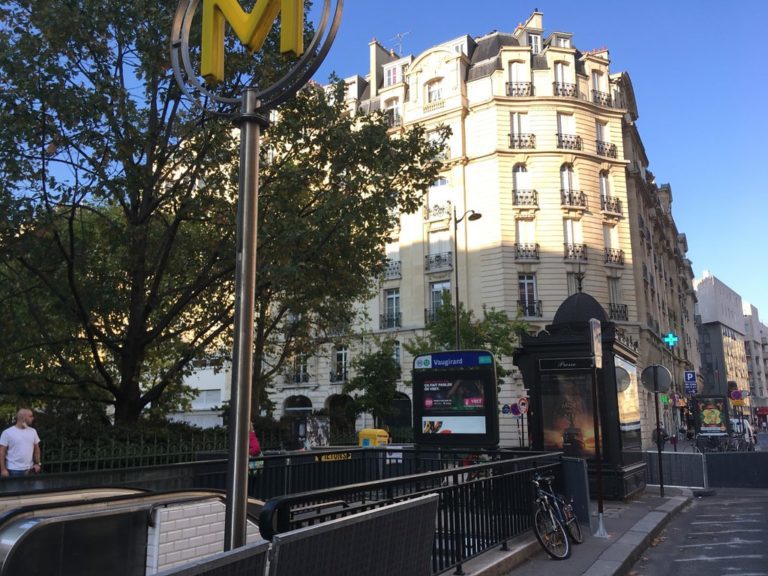 Un jour, un métro Vaugirard (Paris)