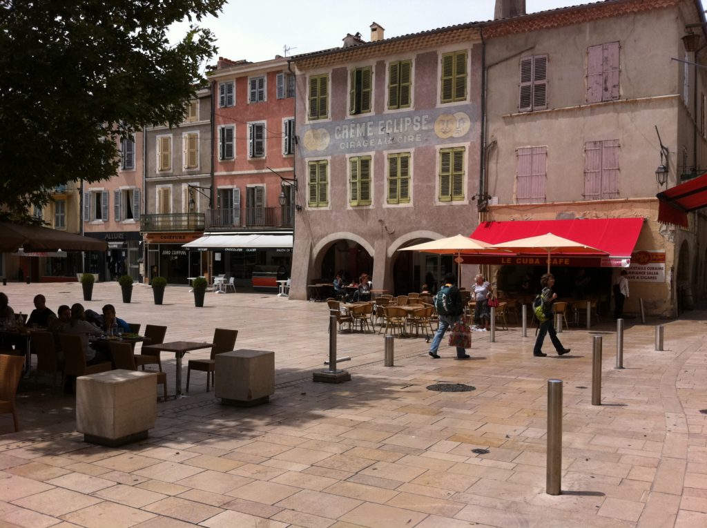 place du marché / copyright: Ville de Montélimar;